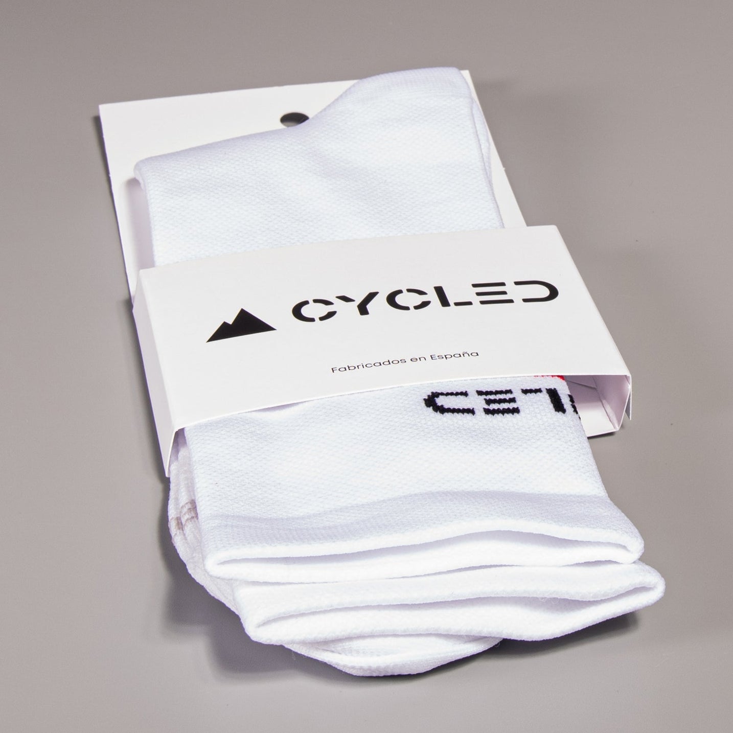 ¿Qué diferencia a un calcetín ciclista técnico de uno básico?